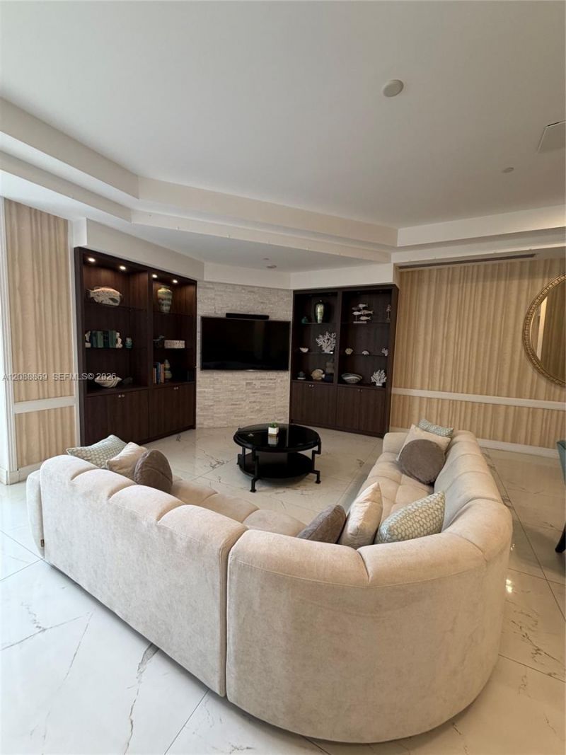 6917 Collins Ave, Unit 1026, Miami Beach, FL 33141 Photo