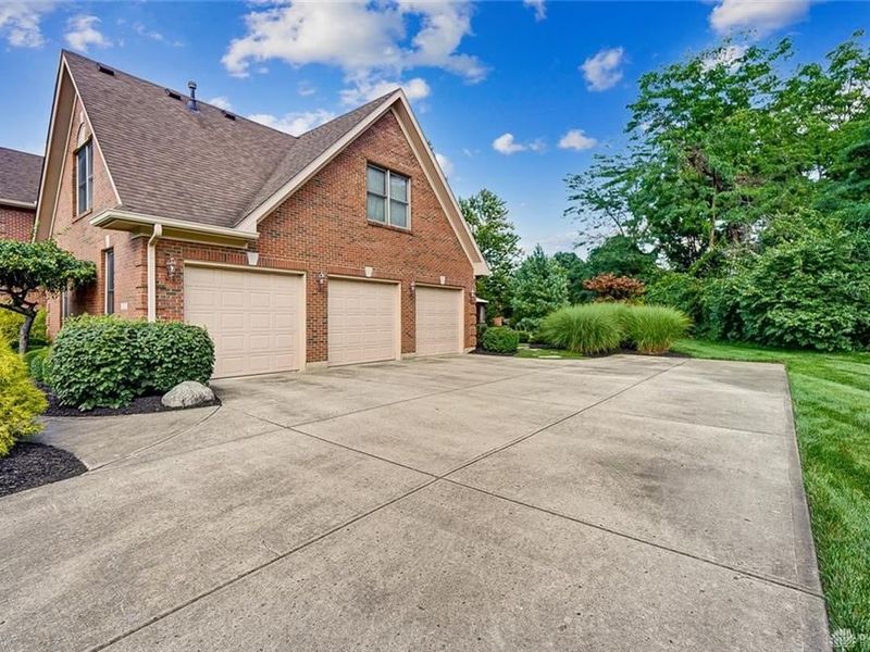 301 Yankee Trace Drive, Centerville, OH 45458 Photo 3