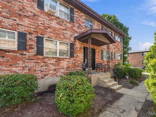 6739 Highland House Court, Unincorporated, MO 63123
