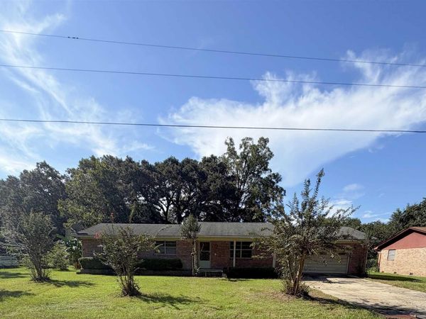 17 Seminole Trl, Pensacola, FL 32506