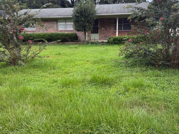 17 Seminole Trl, Pensacola, FL 32506