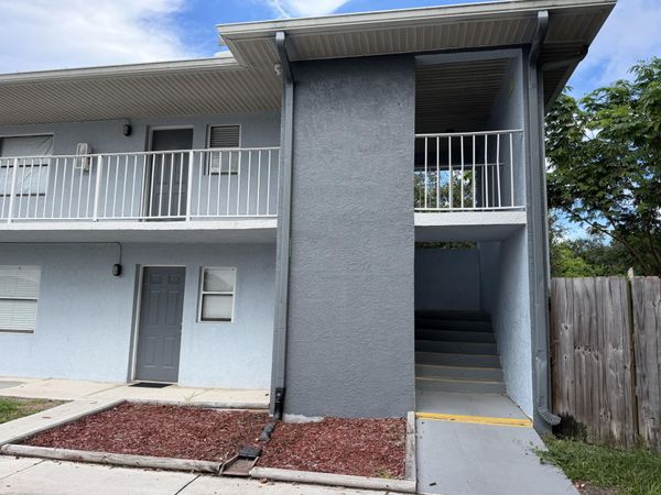 605 Ixoria Avenue, Unit 21, Fort Pierce, FL 34982