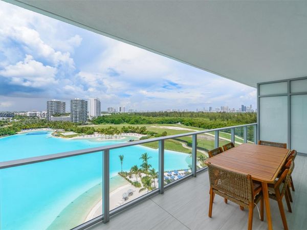 2411 Laguna Cir. , Unit 807, North Miami, FL 33181