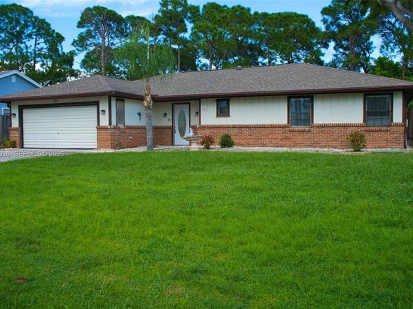 1173 SE Odonnell Ln, Port St. Lucie, FL 34983