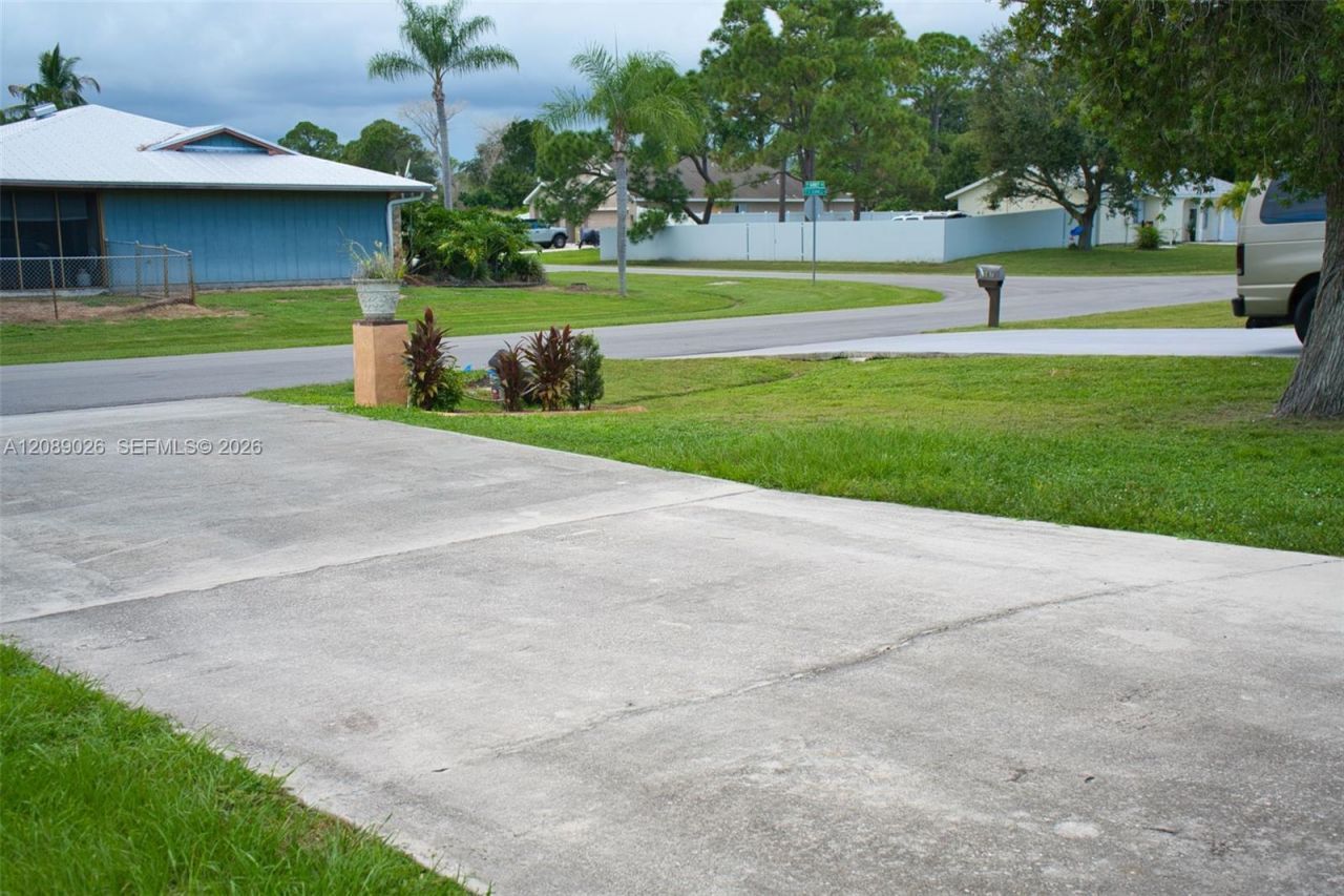 1173 SE Odonnell Ln, Port Saint Lucie, FL 34983 Photo