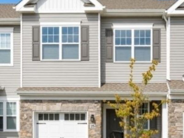 25 Chapel Ln, Wall, NJ 07753