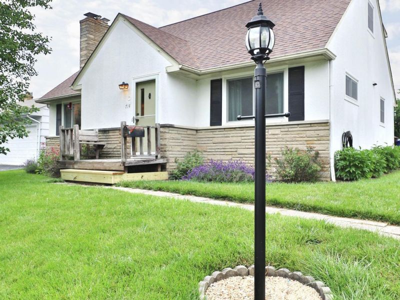 714 Island Court, Columbus, OH 43214 Photo 2