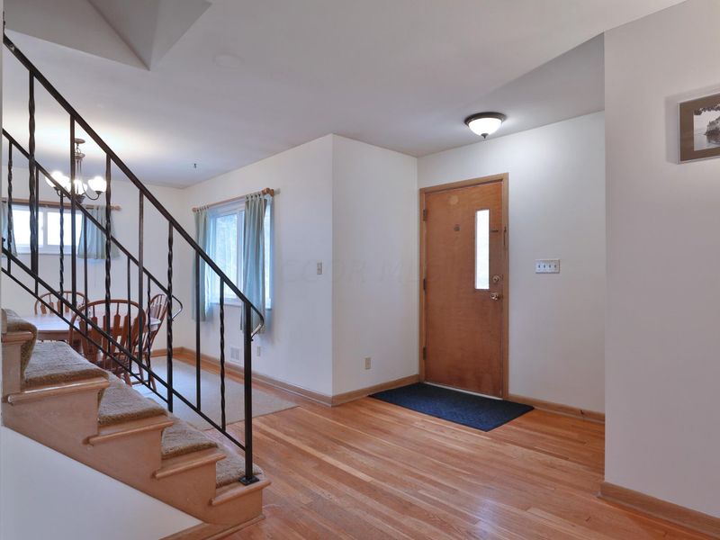 714 Island Court, Columbus, OH 43214 Photo 3