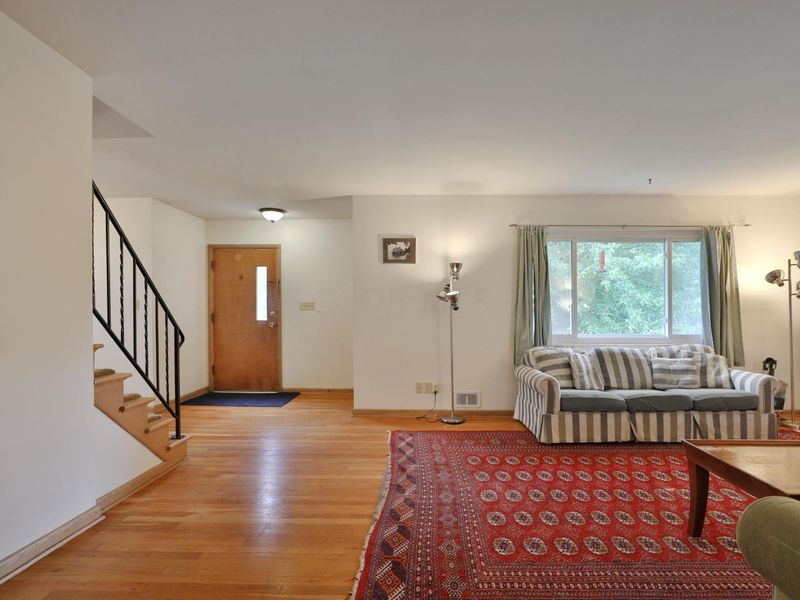 714 Island Court, Columbus, OH 43214 Photo 5