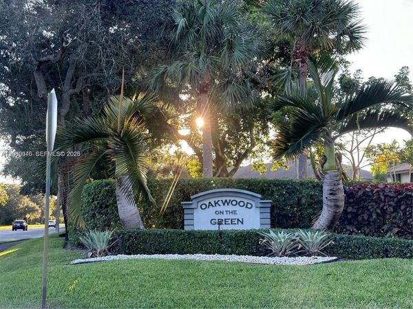9865 riverside dr, Unit 9-32, Coral Springs, FL 33071