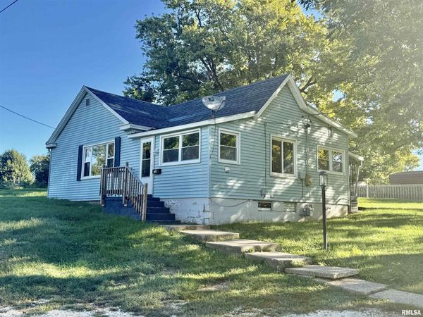 704 E HALSEY Avenue, Lewistown, IL 61542