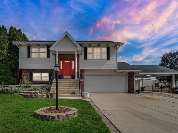 7581 Murrelet Street, Hobart, IN 46342