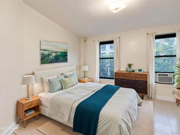 153 West 106th Street , Unit 3B, New York (Manhattan), NY 10025