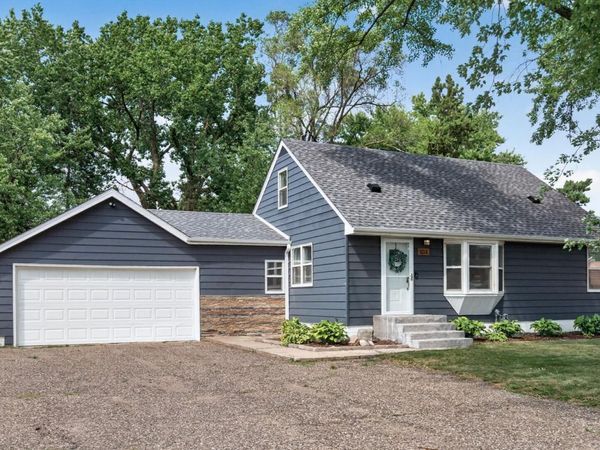 651 County Road B2 W, Roseville, MN 55113