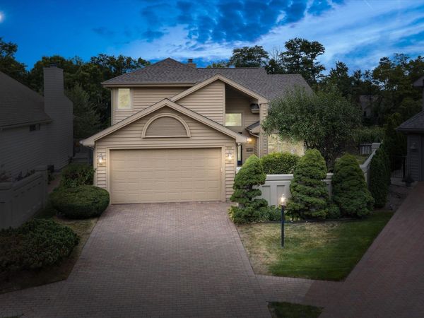 809 Bittersweet Cove Drive, Mishawaka, IN 46544