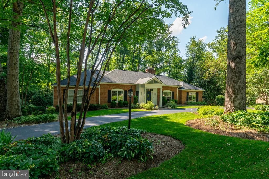 1104 Flor Lane, McLean, VA 22102 Main Photo