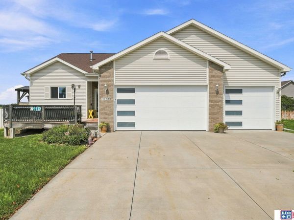 13420 Highlander Place, Waverly, NE 68462