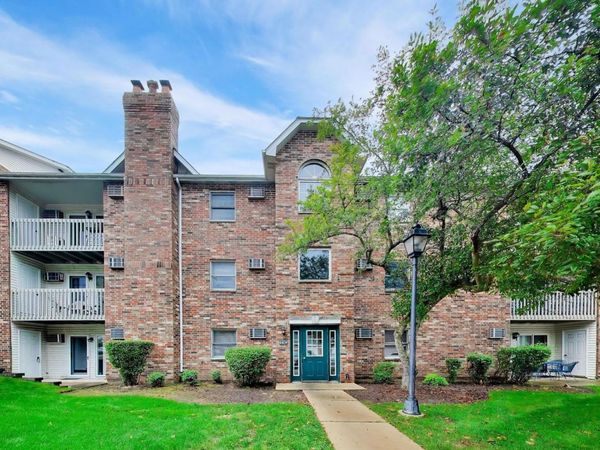 4404 W Shamrock Lane , Unit 1A, McHenry, IL 60050