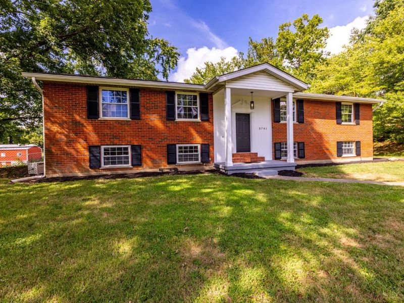 5741 Nickview Drive, Green Township, OH 45247 Photo 2