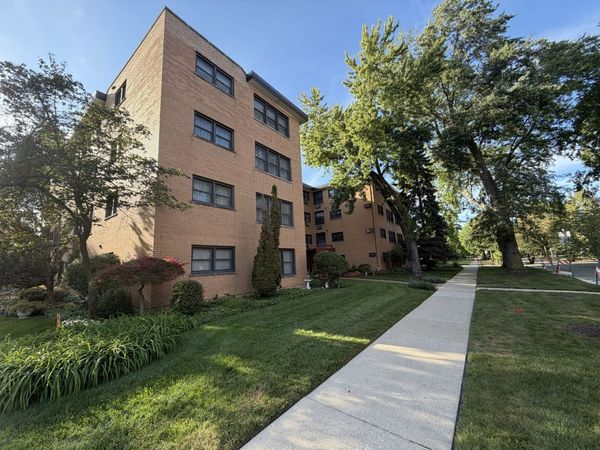 500 Washington Boulevard , Unit 102, Oak Park, IL 60302