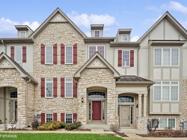 261 Sype Drive , Carol Stream, IL 60188