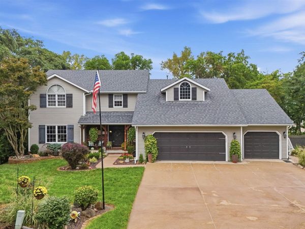 807 HICKORY CREEK Court, Germantown Hills, IL 61548
