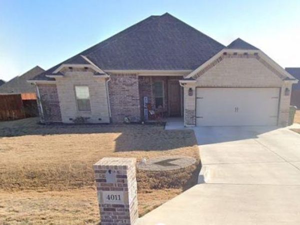 4011 Gallivant Drive, Granbury, TX 76049