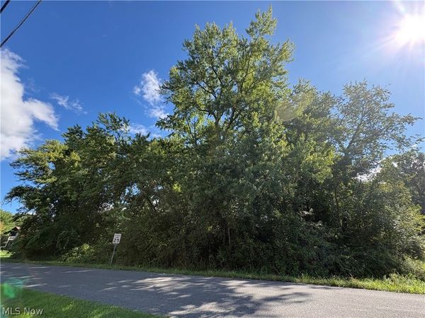 4051 Greenbay Drive , Barberton, OH 44203