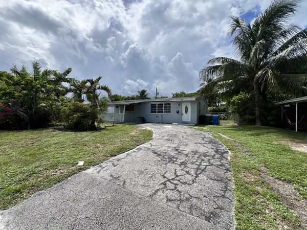 5671 NE 8TH Avenue, Oakland Park, FL 33334