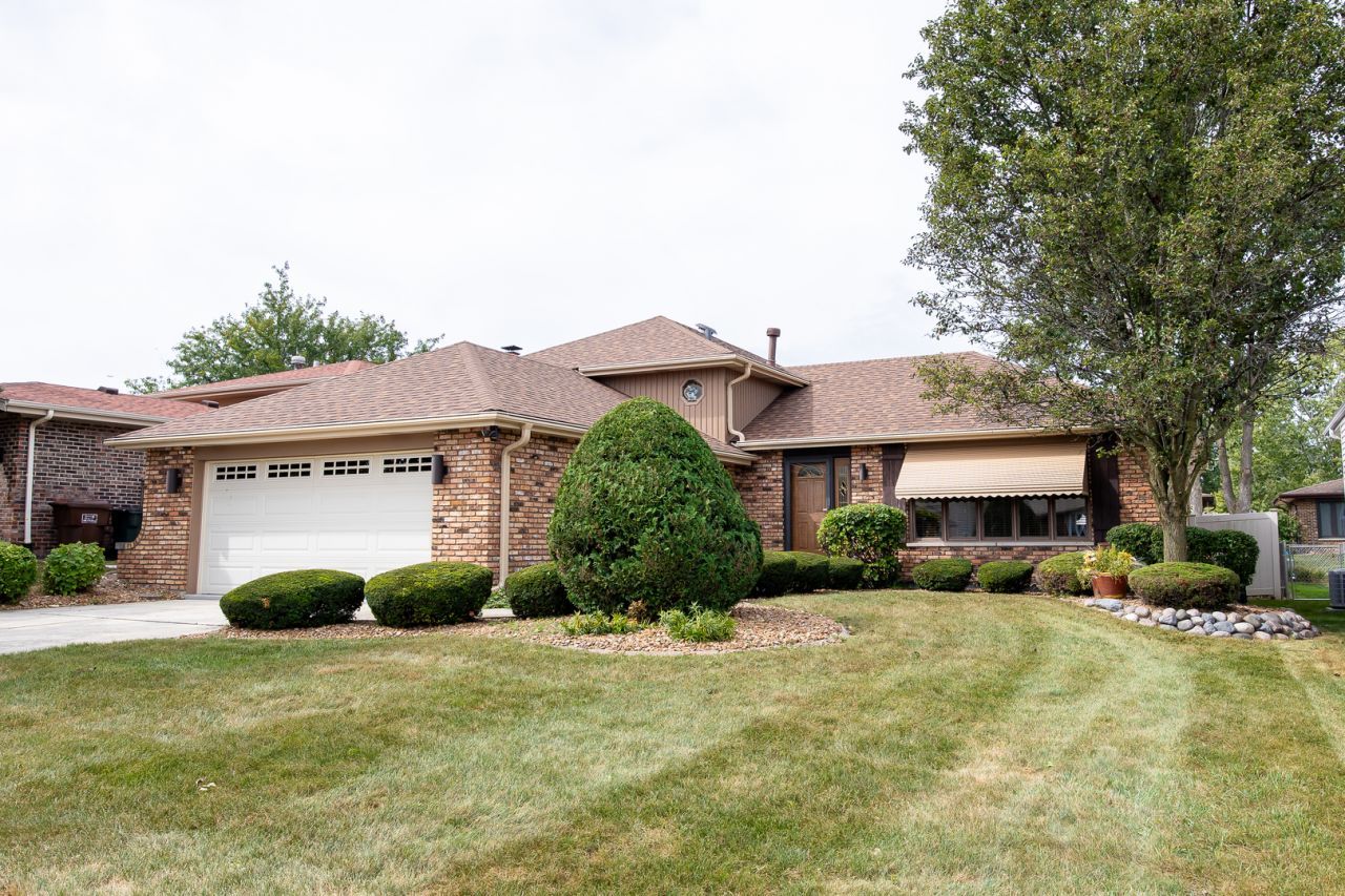 15548 Vista Drive, Oak Forest, IL 60452 Main Photo