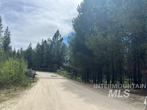 175 Pointes Rd, Cascade, ID 83611