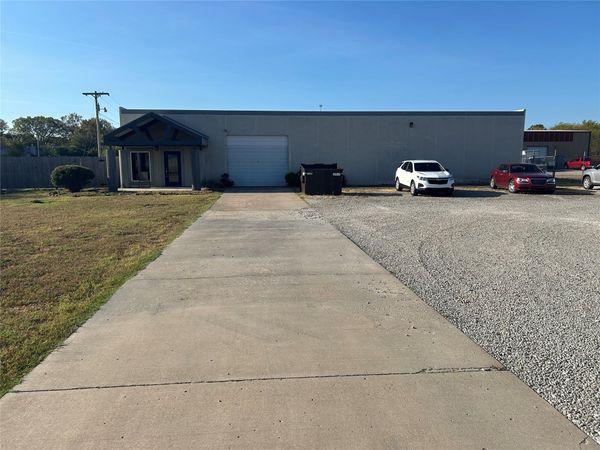 3200 W Cherokee Avenue, Sallisaw, OK 74955