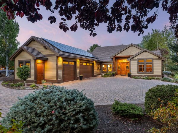 61583 Tam McArthur Loop, Bend, OR 97702
