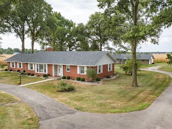 24018 State Highway 16 , Jerseyville, IL 62052