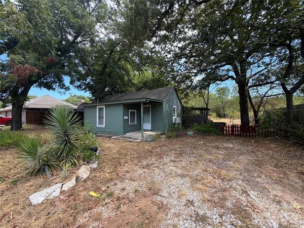2813 Milam Street , Fort Worth, TX 76112