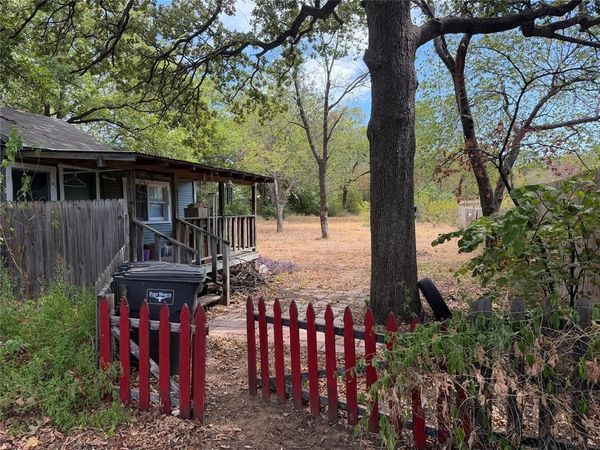 2813 Milam Street , Fort Worth, TX 76112