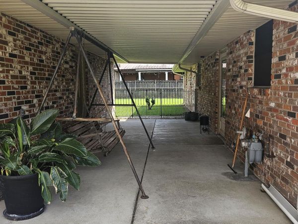 220 S Ida Ave, Gonzales, LA 70737