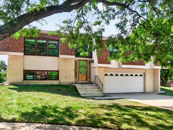 713 N Elm Circle , Itasca, IL 60143