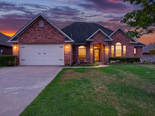 517 S Cary Place , Muskogee, OK 74403
