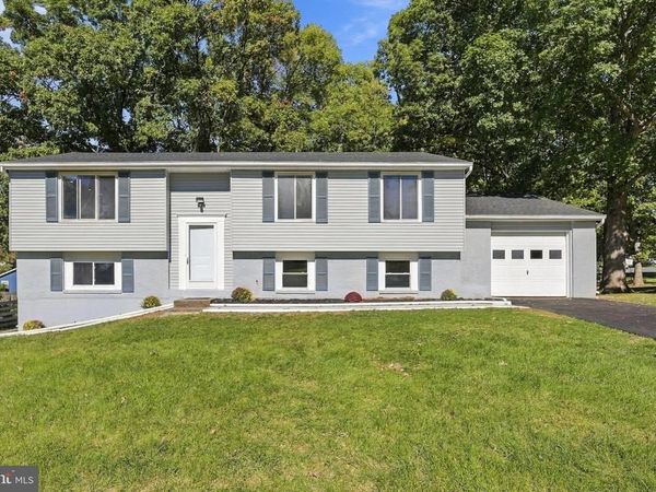 905 E ROANOKE ROAD, STERLING, VA 20164