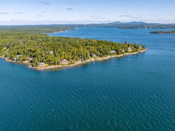 2 W Shore Road , Hancock, ME 04640