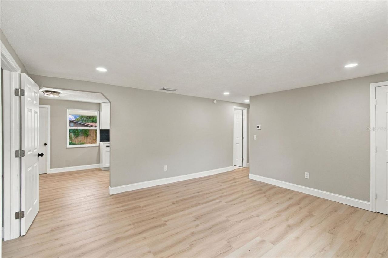 802 Walnut Drive, Seffner, FL 33584 Photo