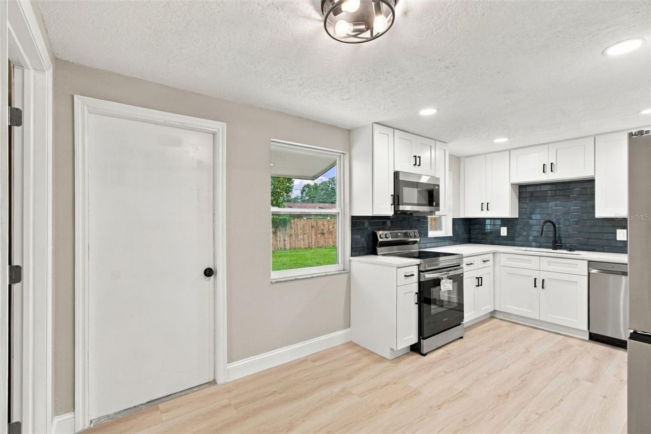 802 Walnut Drive, Seffner, FL 33584 Photo