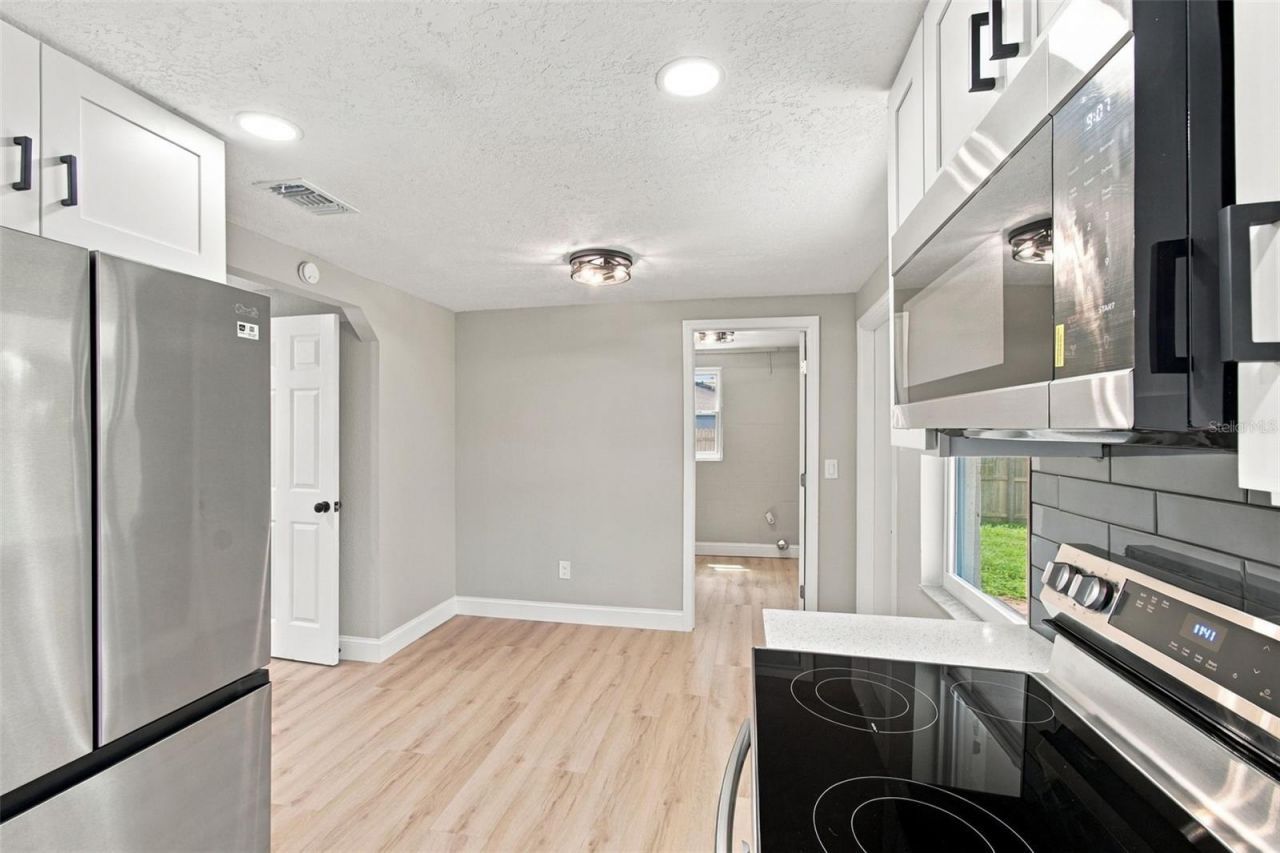 802 Walnut Drive, Seffner, FL 33584 Photo
