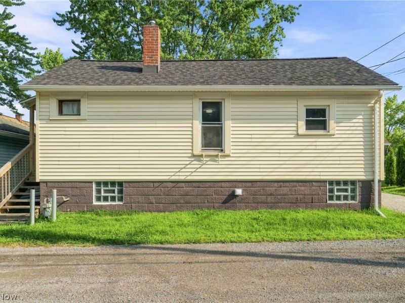 376 E 1/2 Ohio Avenue , Sebring, OH 44672 Photo 3
