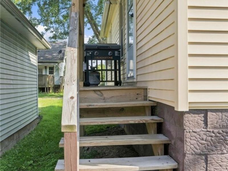 376 E 1/2 Ohio Avenue , Sebring, OH 44672 Photo 9