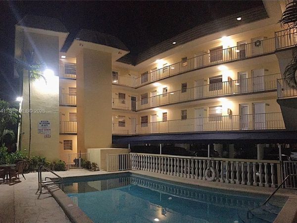 427 Santander Ave, Unit 202, Coral Gables, FL 33134