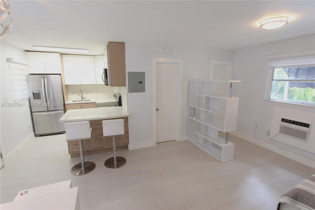 427 Santander Ave, Unit 202, Coral Gables, FL 33134 Photo