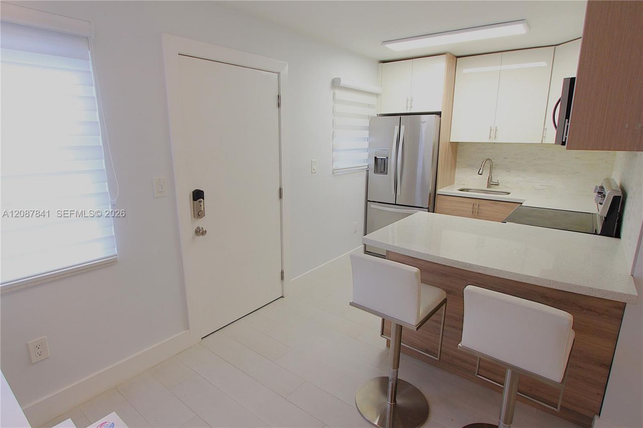427 Santander Ave, Unit 202, Coral Gables, FL 33134 Photo