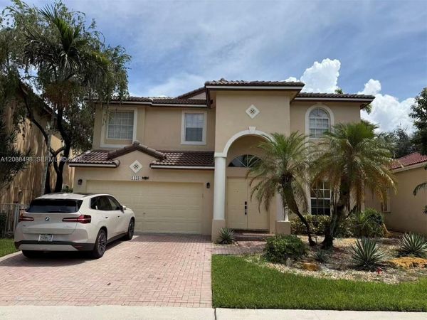 1423 SW 158th Ave , Pembroke Pines, FL 33027